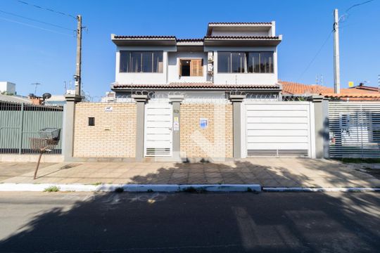 Fachada de casa à venda com 3 quartos, 200m² em Harmonia, Canoas