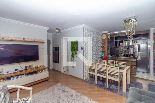 Sala de apartamento à venda com 3 quartos, 75m² em Vila Paulo Silas, São Paulo