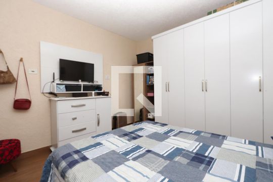 Quarto 1 de casa para alugar com 2 quartos, 80m² em Jardim Guairaca, São Paulo