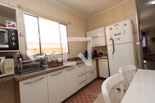 Cozinha de casa para alugar com 2 quartos, 80m² em Jardim Guairaca, São Paulo