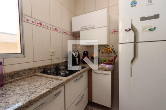 Cozinha de casa para alugar com 2 quartos, 80m² em Jardim Guairaca, São Paulo