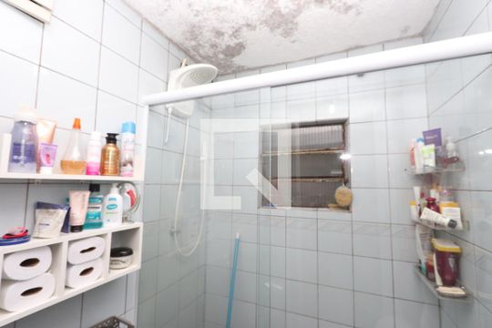 Banheiro do Quarto 1 de casa para alugar com 2 quartos, 80m² em Jardim Guairaca, São Paulo