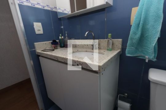 Banheiro Social de casa para alugar com 2 quartos, 80m² em Jardim Guairaca, São Paulo