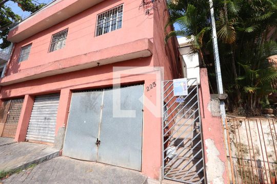 Fachada de casa para alugar com 2 quartos, 80m² em Jardim Guairaca, São Paulo