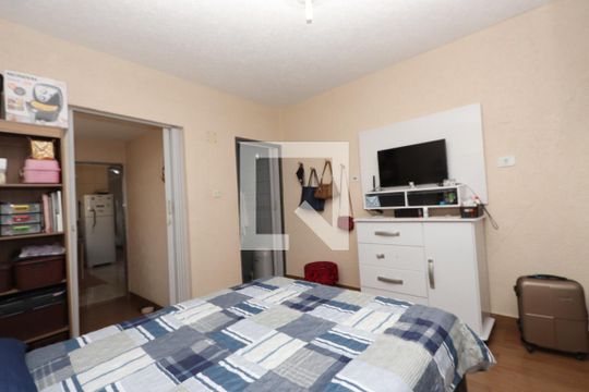Quarto 1 de casa para alugar com 2 quartos, 80m² em Jardim Guairaca, São Paulo