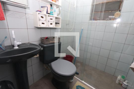 Banheiro do Quarto 1 de casa para alugar com 2 quartos, 80m² em Jardim Guairaca, São Paulo