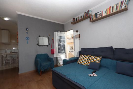 Sala de casa para alugar com 2 quartos, 80m² em Jardim Guairaca, São Paulo
