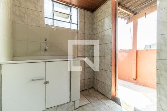 Cozinha de apartamento para alugar com 1 quarto, 45m² em Santa Ifigênia, São Paulo
