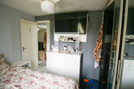 Quarto 1 de apartamento à venda com 2 quartos, 50m² em Conjunto Residencial José Bonifácio, São Paulo