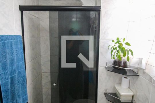 Banheiro de apartamento à venda com 2 quartos, 50m² em Conjunto Residencial José Bonifácio, São Paulo