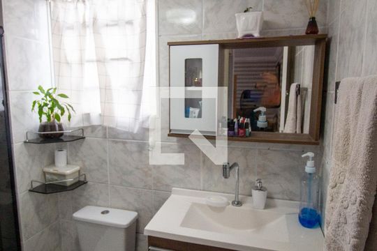 Banheiro de apartamento à venda com 2 quartos, 50m² em Conjunto Residencial José Bonifácio, São Paulo