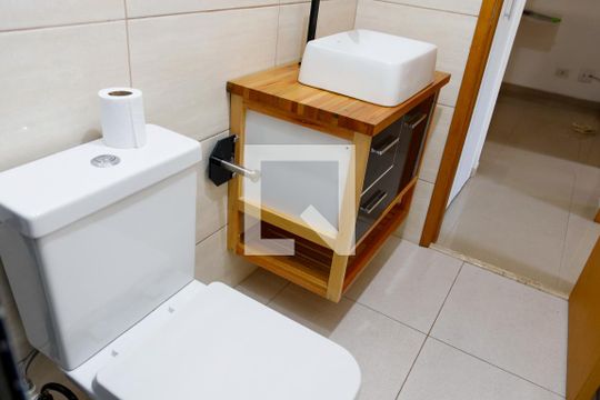 Banheiro de apartamento para alugar com 2 quartos, 55m² em Remédios, Osasco