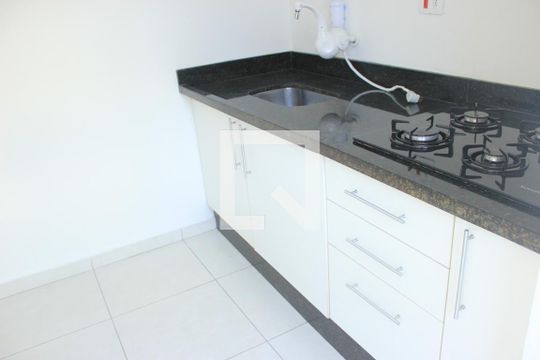 Cozinha de apartamento para alugar com 2 quartos, 50m² em Vila Leonor, Guarulhos