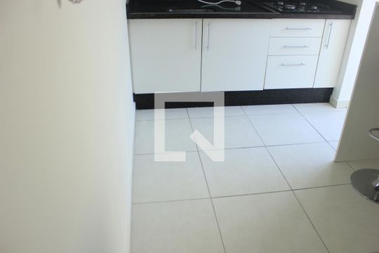 Cozinha de apartamento para alugar com 2 quartos, 50m² em Vila Leonor, Guarulhos