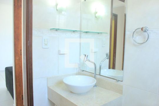 Banheiro de apartamento para alugar com 2 quartos, 50m² em Vila Leonor, Guarulhos