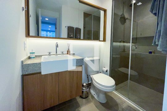 Banheiro de apartamento à venda com 1 quarto, 37m² em Pinheiros, São Paulo