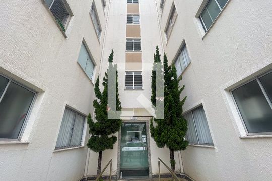 Fachada do bloco de apartamento para alugar com 2 quartos, 45m² em Diamante, Belo Horizonte