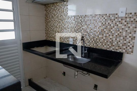Cozinha de apartamento à venda com 2 quartos, 60m² em Padroeira, Osasco