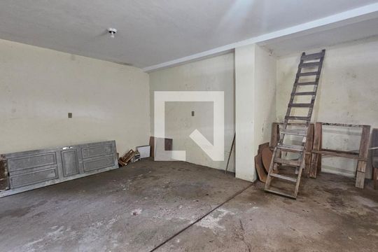 Garagem de casa à venda com 6 quartos, 350m² em Cidade Mãe do Céu, São Paulo
