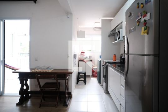 Cozinha de apartamento para alugar com 3 quartos, 73m² em Vila Penteado, São Paulo