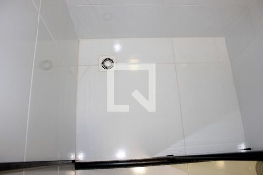 Banheiro de apartamento à venda com 2 quartos, 38m² em Vila Galvão, Guarulhos