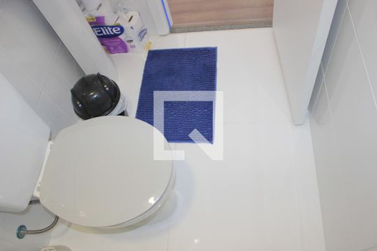 Banheiro de apartamento à venda com 2 quartos, 38m² em Vila Galvão, Guarulhos