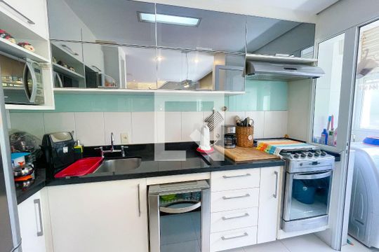 Cozinha de apartamento para alugar com 2 quartos, 102m² em Vila Madalena, São Paulo