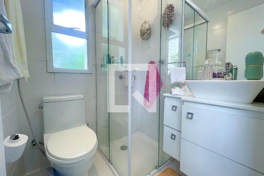 Banheiro da Suíte de apartamento para alugar com 2 quartos, 102m² em Vila Madalena, São Paulo