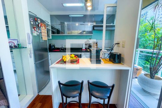 Cozinha de apartamento para alugar com 2 quartos, 102m² em Vila Madalena, São Paulo