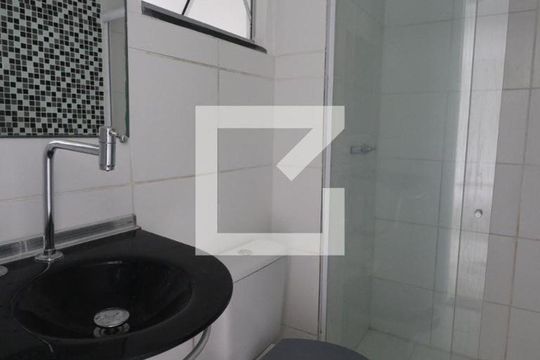 Banheiro de apartamento para alugar com 2 quartos, 45m² em Nova Cidade, São Gonçalo