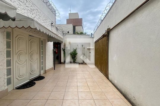 Fachada de casa à venda com 4 quartos, 490m² em Santa Lúcia, Belo Horizonte