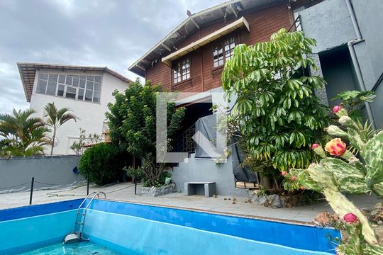 Piscina de casa à venda com 4 quartos, 490m² em Santa Lúcia, Belo Horizonte