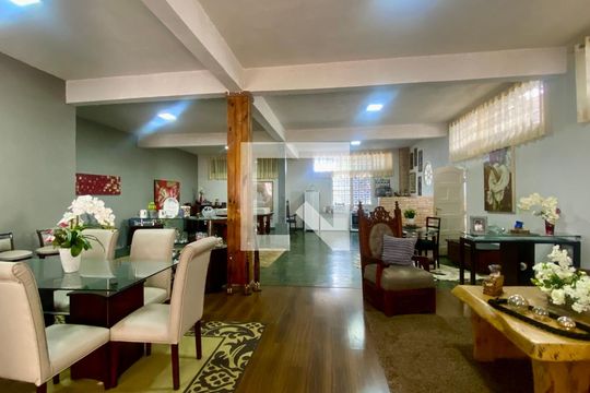Casa à venda com 4 quartos, 490m² em Santa Lúcia, Belo Horizonte