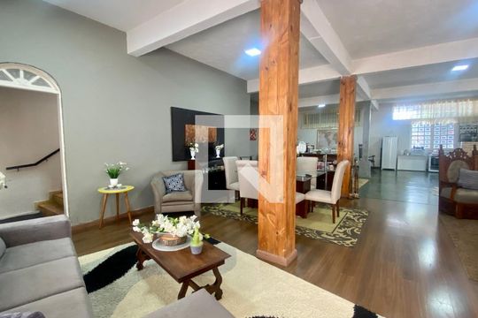 Sala 1 de casa à venda com 4 quartos, 490m² em Santa Lúcia, Belo Horizonte