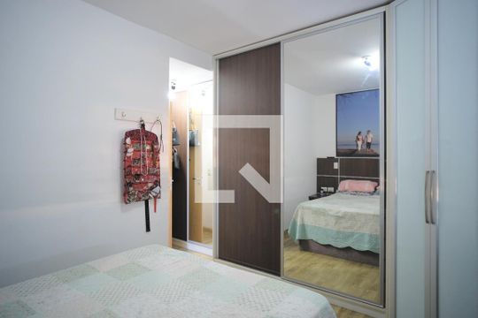 Suíte de apartamento para alugar com 3 quartos, 82m² em Jardim Lindóia, Porto Alegre