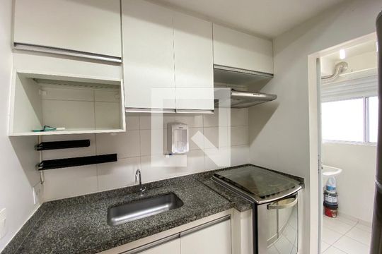 Cozinha de apartamento para alugar com 2 quartos, 58m² em Vila Mazzei, São Paulo