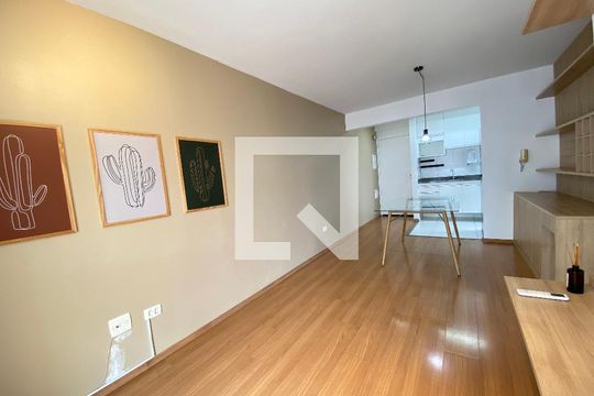 Sala de apartamento para alugar com 2 quartos, 58m² em Vila Mazzei, São Paulo