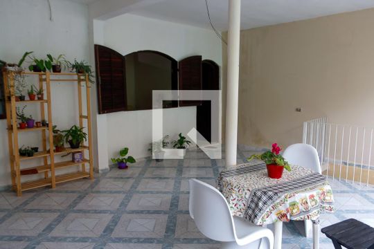 Sacada de casa à venda com 2 quartos, 226m² em Conceição, Osasco