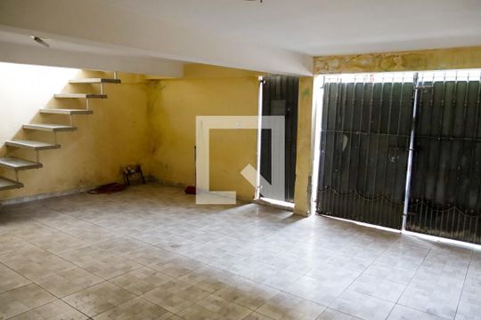Garagem de casa à venda com 2 quartos, 226m² em Conceição, Osasco