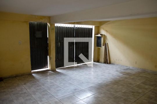 Garagem de casa à venda com 2 quartos, 226m² em Conceição, Osasco