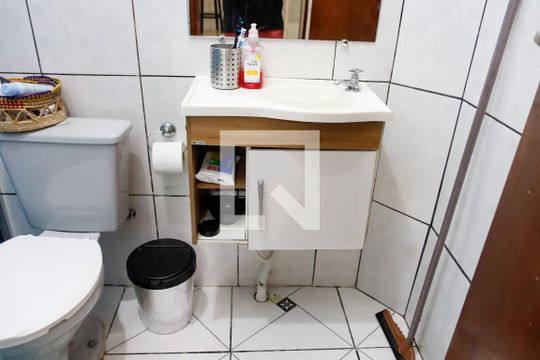Banheiro de casa à venda com 2 quartos, 226m² em Conceição, Osasco