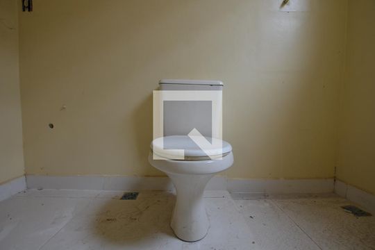 Banheiro Social de casa para alugar com 2 quartos, 720m² em Irajá, Rio de Janeiro