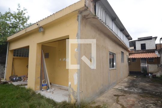 Fachada de casa para alugar com 2 quartos, 720m² em Irajá, Rio de Janeiro