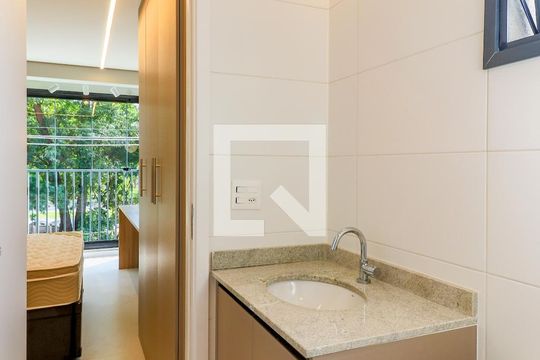 Banheiro de kitnet/studio para alugar com 1 quarto, 25m² em Brooklin Paulista, São Paulo