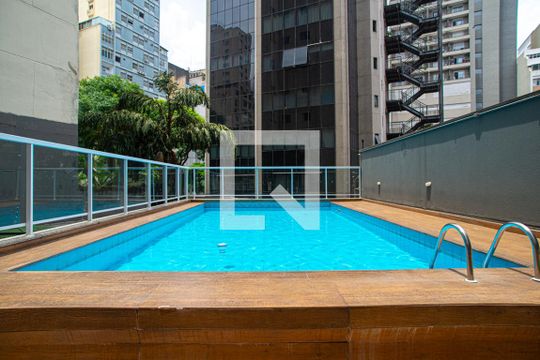 Área comum - Piscina de kitnet/studio para alugar com 1 quarto, 28m² em Bela Vista, São Paulo