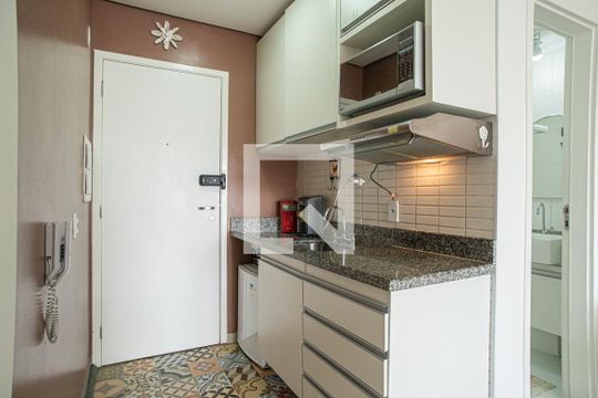 Cozinha de kitnet/studio para alugar com 1 quarto, 28m² em Bela Vista, São Paulo