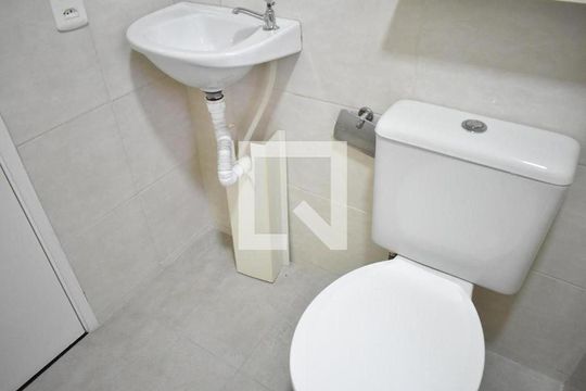 Banheiro de apartamento para alugar com 2 quartos, 60m² em Campo Grande, Rio de Janeiro