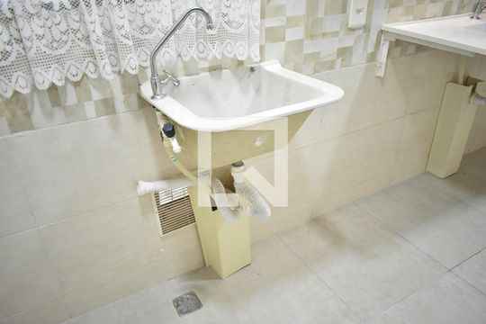 Área de Serviço de apartamento para alugar com 2 quartos, 60m² em Campo Grande, Rio de Janeiro