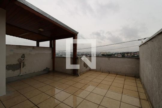 Quintal de apartamento à venda com 2 quartos, 98m² em Parque João Ramalho, Santo André