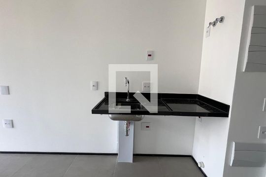 Cozinha de kitnet/studio para alugar com 1 quarto, 27m² em Cerqueira César, São Paulo